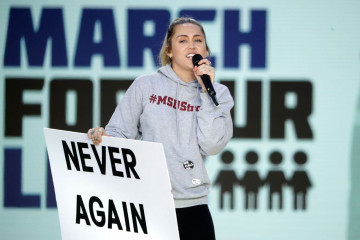 Miley Cyrus – March For Our Lives Event in LA  фото №1056720