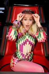 Miley Cyrus – ‘The Voice’ Final in Burbank фото №929063