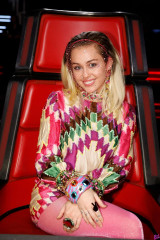 Miley Cyrus – ‘The Voice’ Final in Burbank фото №929062