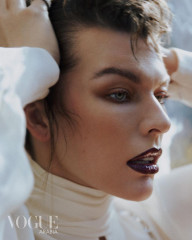 Milla Jovovich by Greg Swales for Vogue Arabia // 2021 фото №1289139
