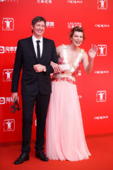 Milla Jovovich – Golden Goblet Awards and Closing Ceremony in Shanghai фото №978210