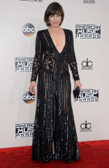 Milla Jovovich – 2016 American Music Awards in Los Angeles фото №925012