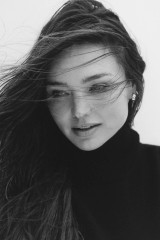 Miranda Kerr for Vogue Australia December 2024 фото №1409342