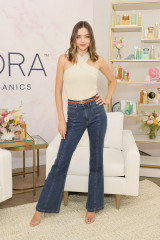 Miranda Kerr - Create &amp; Cultivate Wellness Means Business Summit in Los Angeles фото №1355301