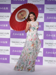 Miranda Kerr – Promotes “Takano Yuri” Beauty Clinic in Tokyo, Japan фото №980832