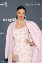 Miranda Kerr - Baby2Baby 10-Year Gala in LA 11/13/2021 фото №1321702