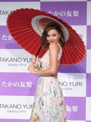 Miranda Kerr – Promotes “Takano Yuri” Beauty Clinic in Tokyo, Japan фото №980833