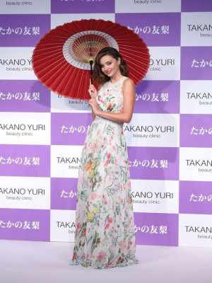 Miranda Kerr – Promotes “Takano Yuri” Beauty Clinic in Tokyo, Japan фото №980835