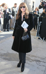Monica Bellucci – Chanel Fashion Show, PFW in Paris фото №1000535