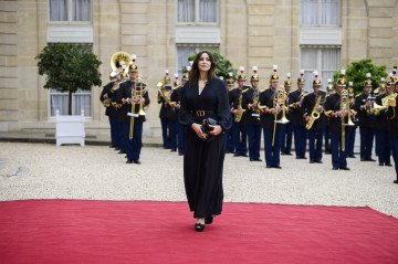 Monica Bellucci - 'Alaia' Fashion Show - Paris Fashion Week | July 04, 2021 фото №1301716