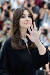 Monica Bellucci – Mistress Of Ceremonies Photocall at 70th Cannes Film Festival фото №965233