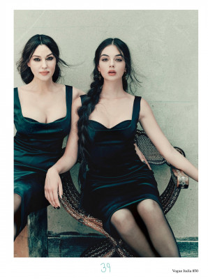 Monica Bellucci & Deva Cassel by Paolo Roversi for Vogue Italia // July 2021 фото №1301740