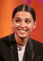 Naomi Scott - The Graham Norton Show - 05/09/2019 фото №1214799