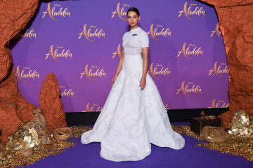 Naomi Scott - "Aladdin" Premiere in Paris || 2019 фото №1213951