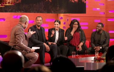 Naomi Scott - The Graham Norton Show - 05/09/2019 фото №1214801