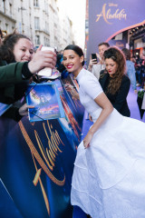 Naomi Scott - "Aladdin" Premiere in Paris - With Fans || 2019 фото №1213928