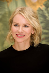 Naomi Watts – “The Glass Castle” Press Conference Portraits in NY фото №983138
