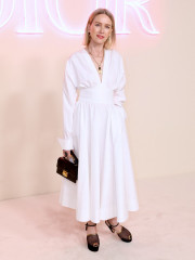 Naomi Watts – Dior Fall 2024 Fashion Show in New York  фото №1393403