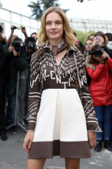 Natalia Vodianova Arriving at Valentino fashion show during Paris Fashion Week фото №1138367