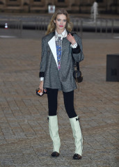 Natalia Vodianova - Louis Vuitton S/S 2022 Show in Paris фото №1328364