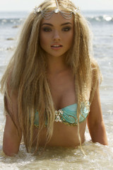 Natalie Alyn Lind фото