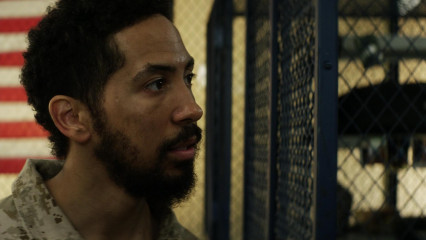 Neil Brown Jr - Seal Team (2017) 1x06 'The Spinning Wheel' фото №1298721