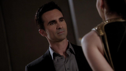 Nestor Carbonell - Ringer (2011) 1x02 'She's Ruining Everything' фото №1305359