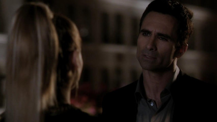 Nestor Carbonell - Ringer (2011) 1x02 'She's Ruining Everything' фото №1305365