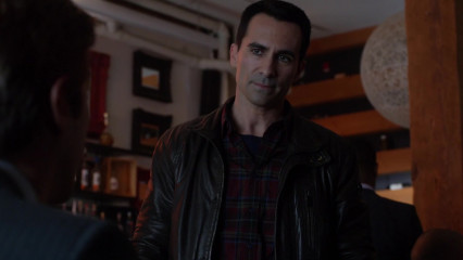 Nestor Carbonell - Bates Motel (2015) 3x05 'The Deal' фото №1282450