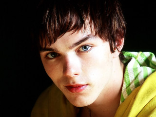 Nicholas Hoult фото