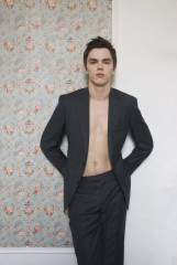 Nicholas Hoult фото