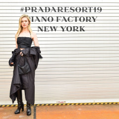 Nicola Peltz - Prada Resort : 2019 Show, Manhattan, NY фото №1067421