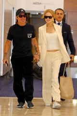 Nicole Kidman at Sydney Airport 10/15/23 фото №1379409