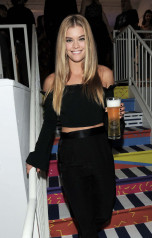 Nina Agdal – Debut of “The House of Peroni” in NYC  фото №1001696