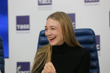 Оксана Акиньшина на пресс-конференции фильма "Рассвет" 23/01/19 фото №1143019