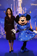 Olga Kurylenko – Disneyland 25th Anniversary Celebration in Paris фото №950687