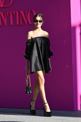 Olivia Culpo-Valentino Fashion Show in Paris фото №1339660