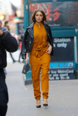Olivia Culpo – Out and about in New York фото №942156