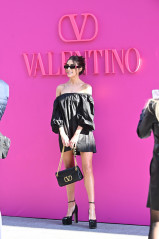 Olivia Culpo-Valentino Fashion Show in Paris фото №1339659