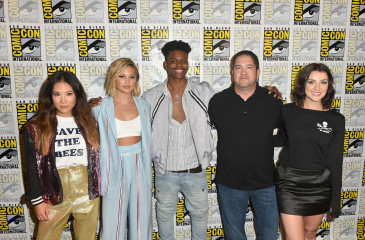 Olivia Holt-Comic Con,San Diego фото №1086814