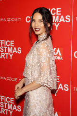 Olivia Munn – ‘Office Christmas Party’ Screening in NYC фото №927742