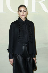 Olivia Palermo - Dior Spring/Summer 2023 Fashion Show in Paris фото №1352212