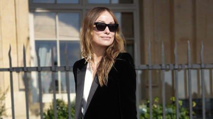 Olivia Wilde - Saint Laurent Fashion Show at Paris Fashion Week 02/28/2023 фото №1365294