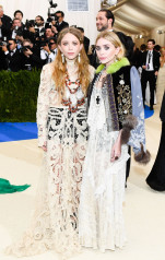 Mary-Kate and Ashley Olsen at MET Gala in New York фото №961409