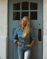 Pamela Anderson by Liz Rosa for Pamela's Cooking with Love (2025) фото №1414328