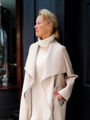 Pamela Anderson at promotes ‘The Last Showgirl’ in London фото №1413226