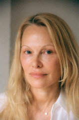 Pamela Anderson for Sonsie Skin Campaign 2024 фото №1399924