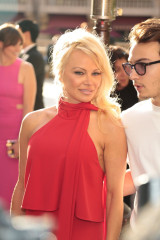 Pamela Anderson in all Red – Montage Hotel in Beverly Hills фото №974142