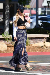 Paris Hilton – Shopping in Malibu 07/06/2020 фото №1262979