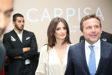 Penelope Cruz – Carpisa Brand Open a New Store in Dubai фото №1069213
